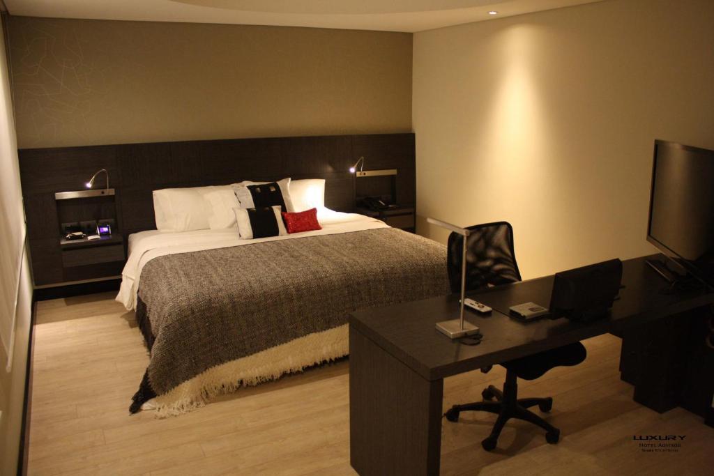 Casa Gaitan Cortes Hotel Богота Номер фото